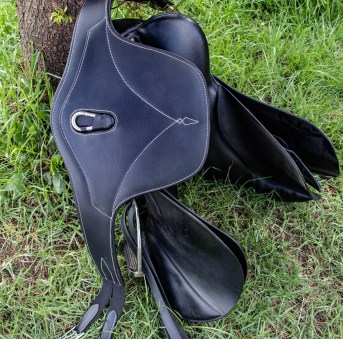 Black elasticated Stud girth 